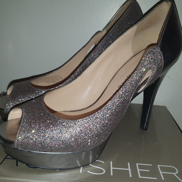 Marc Fisher Shoes - Picture 2 of 5
